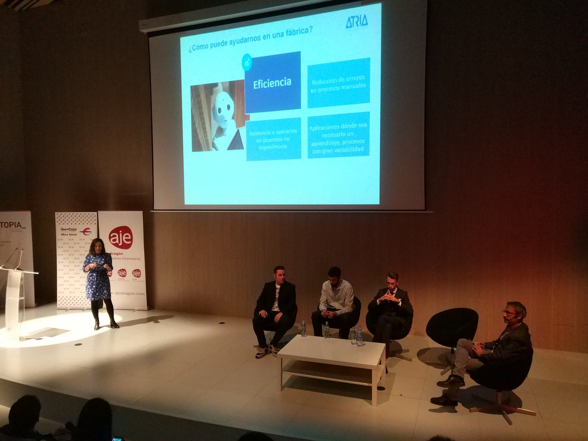 Hunteet's tweet image. "Los trabajos no desaparecen por culpa de la robótica, sino que cambian", reflexión de Elena de @ATRIAinnovation hablando de #SmartRobotics #eficienfia y #seguridad en el #TendUP de #tendencias de @IbercajaSocial y @ajearagon