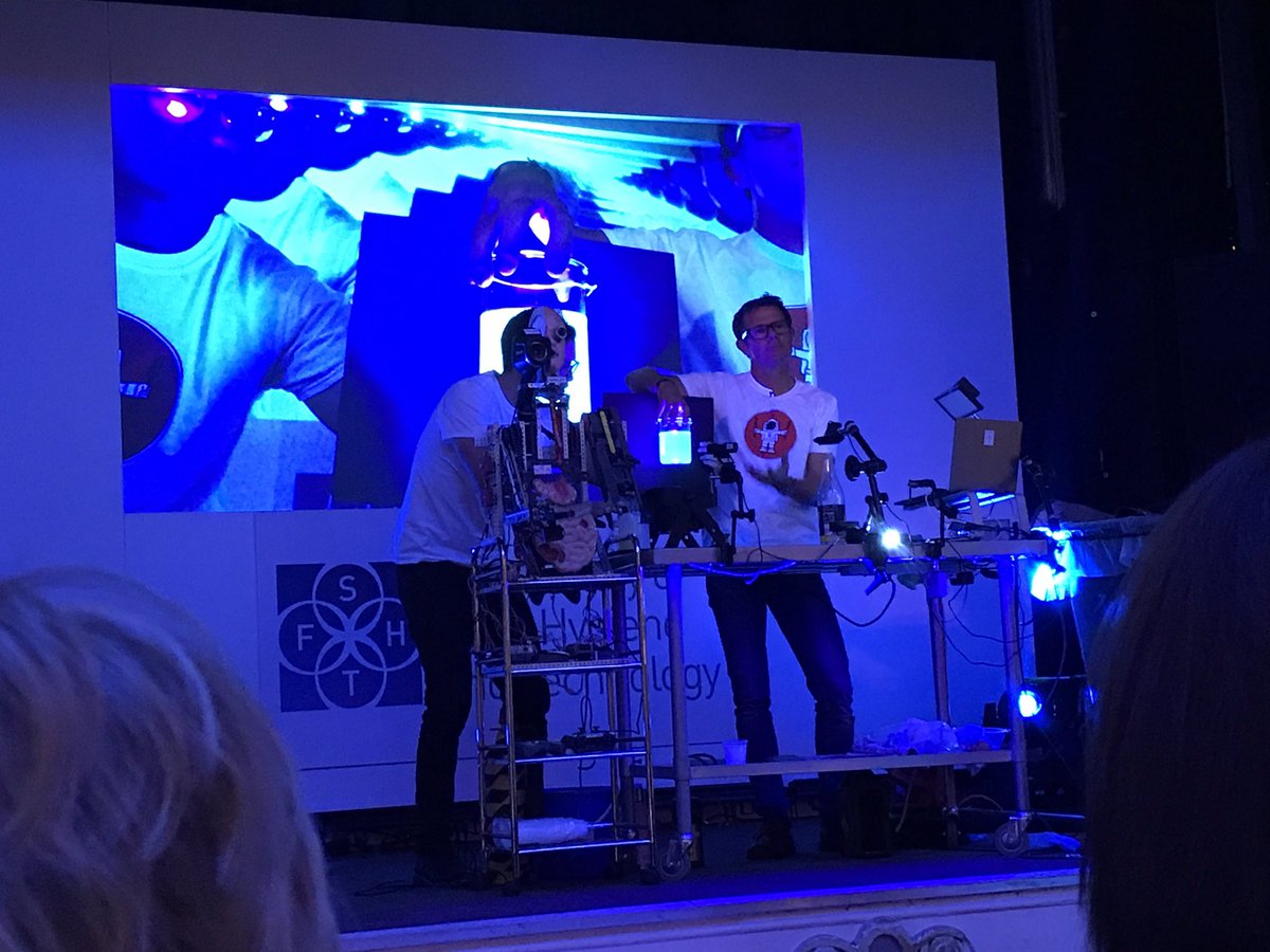 HelentheMiller's tweet photo. @stefangates #sofhtawards17. Wow! Never knew that the quinine in tonic water glows in the dark. Must try that 4 my next party trick! Guess I need a UV light first. #foodscienceissexy https://t.co/SA2tS7zmUl