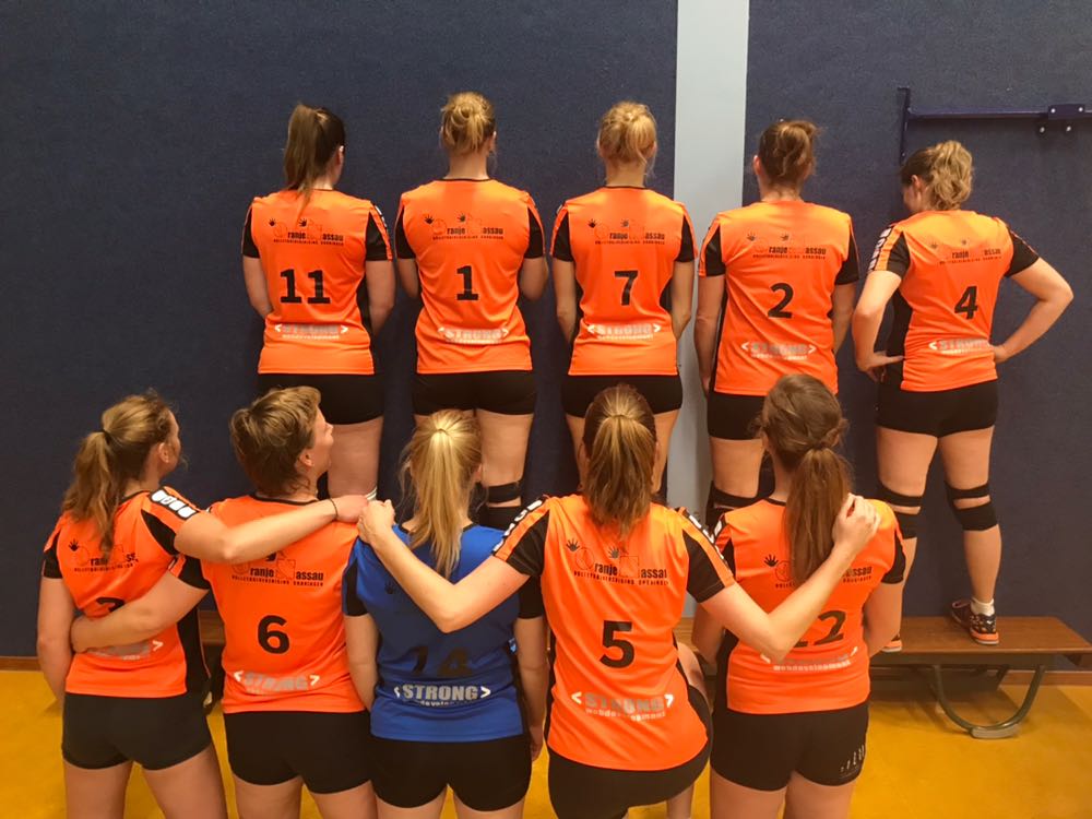 web_STRONG's tweet photo. Wij zijn shirtsponsor van @ONvolleybal D2! #trots #oranjenassauvolleybal #Groningen #volleybal https://t.co/BoecoyEa7h
