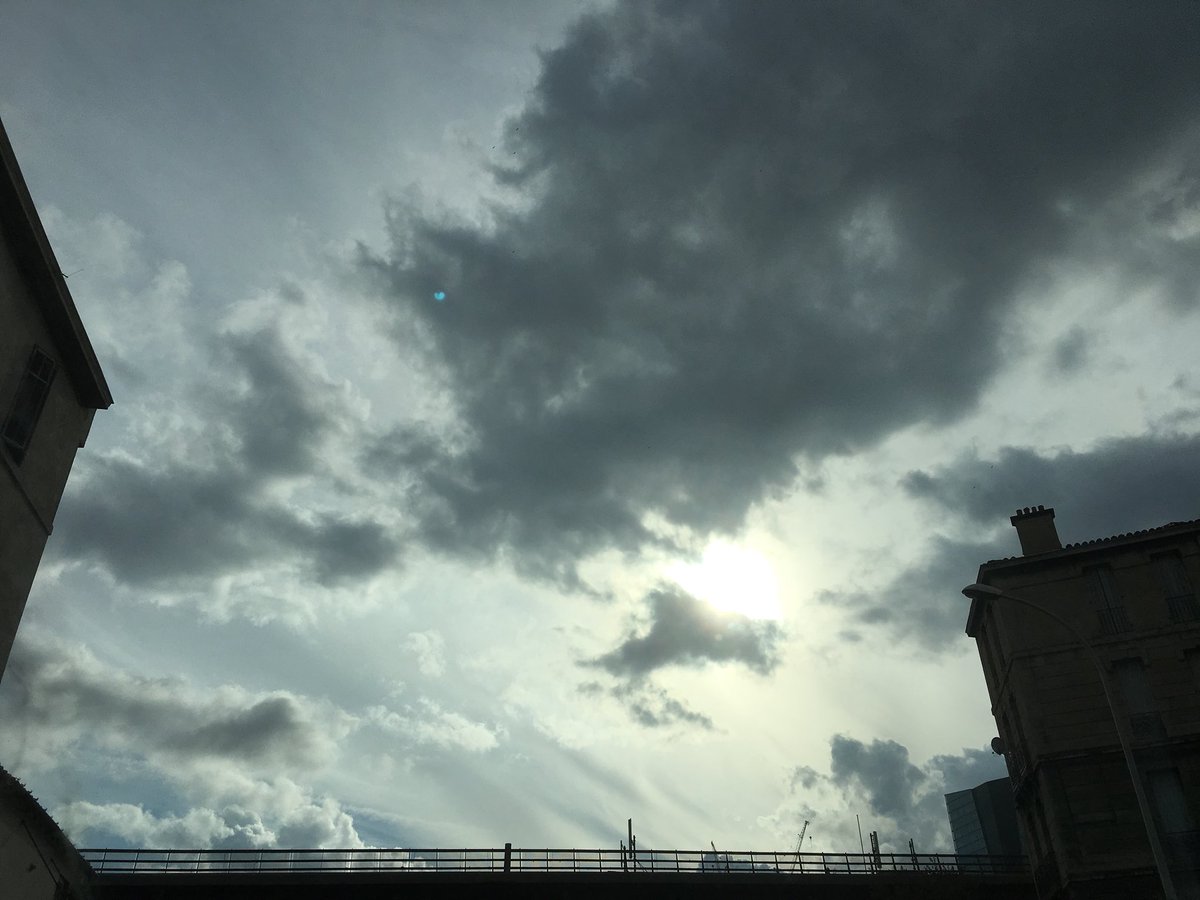 lmildonian's tweet photo. Novembre. #CloudBattle #Ciel #Marseille https://t.co/o9HOmgRyOB