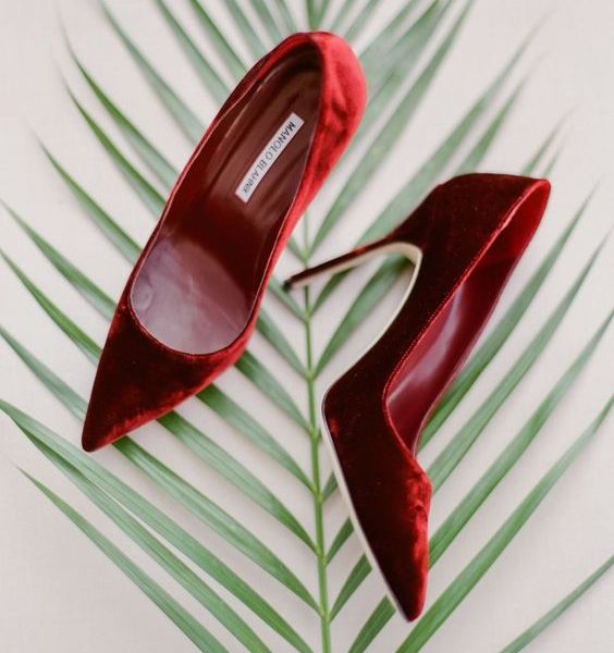 Tips para aguantar los tacones altos en una #boda como invitada.
¡Se acabó sufrir con los tacones! miboda.com/lucir-tacones-…