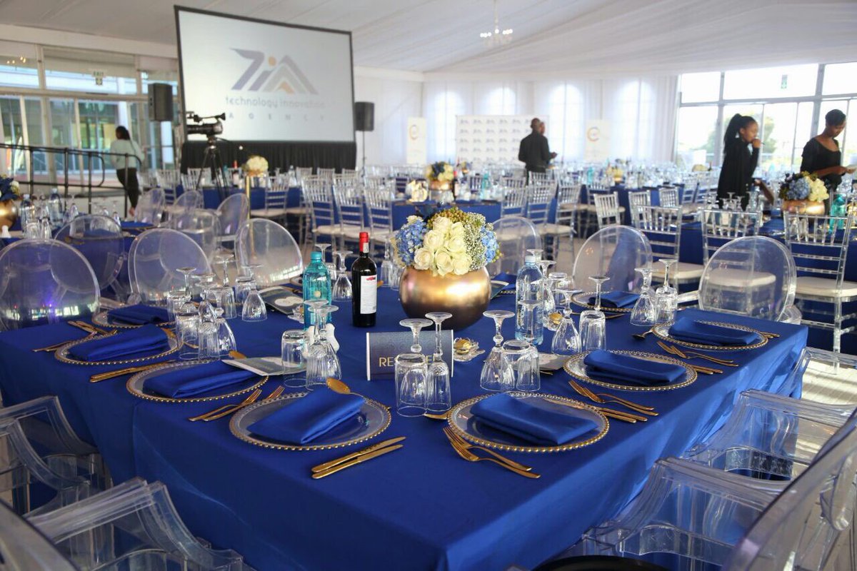 GAPAwards2017's tweet photo. We set up for our guests and finalists in a gala dinner sitting as they were the kings and queens of the evening 🏆#GAPAawards2017 #tbt https://t.co/Ok2cdqRFjW