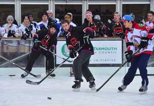 2 weeks to go until the UK Winter Classic ice hockey tournament in Great Yarmouth Market Square -
 Watch for FREE on Sunday 10 December <a href="/UKWinterClassic/">UK Winter Classic</a> <a href="/Hockeytutorial/">Hockey Tutorial</a> #SkateYarmouth #ShareTheGreatTimes #IceHockey