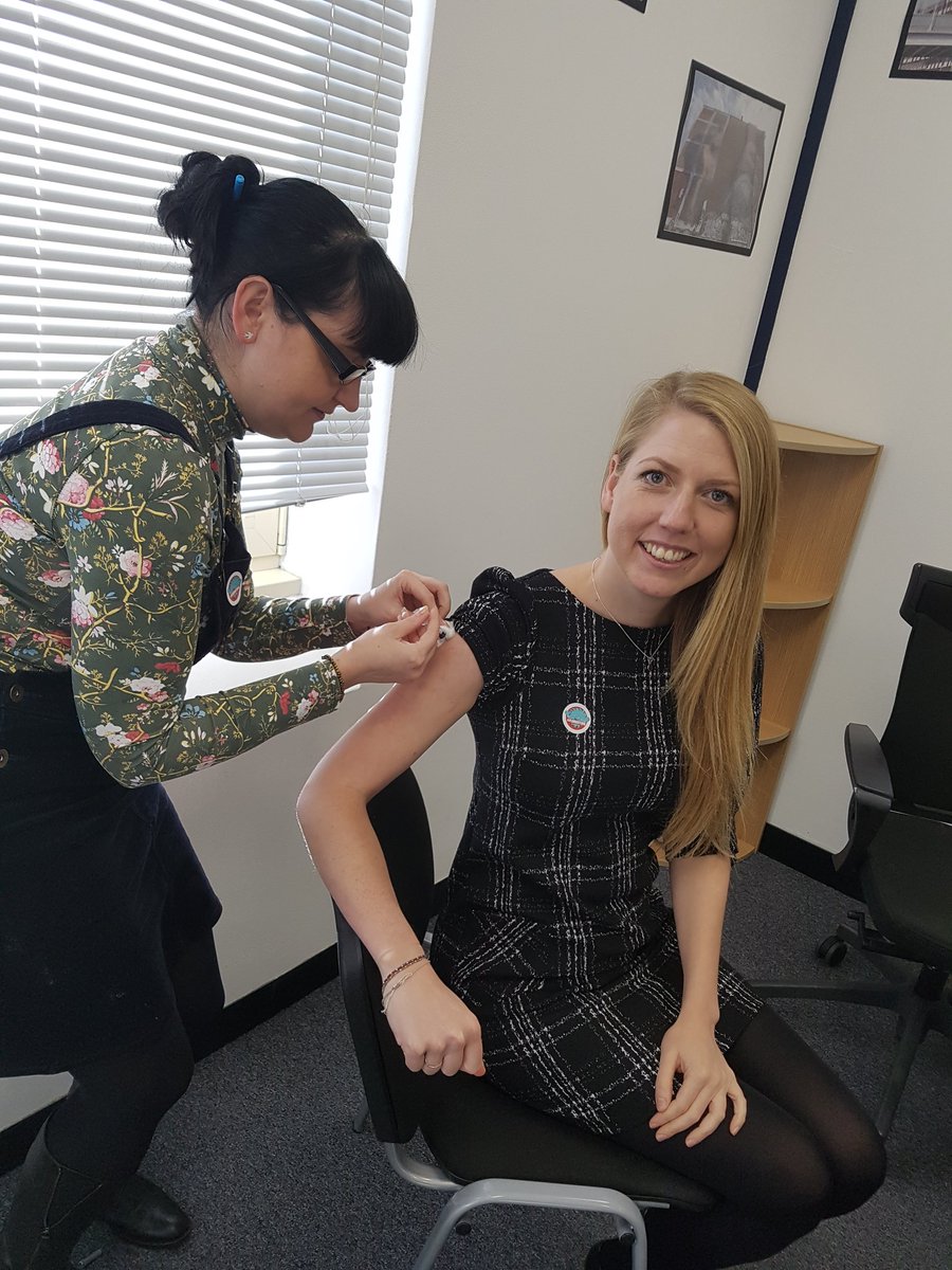 KatieHcomms's tweet photo. Did you know 7 out of 10 people with flu have no symptoms... thanks @AdeAcrown for supporting me (&the chocolate)😊 #FluFighter #flubuster https://t.co/GldG7c665h