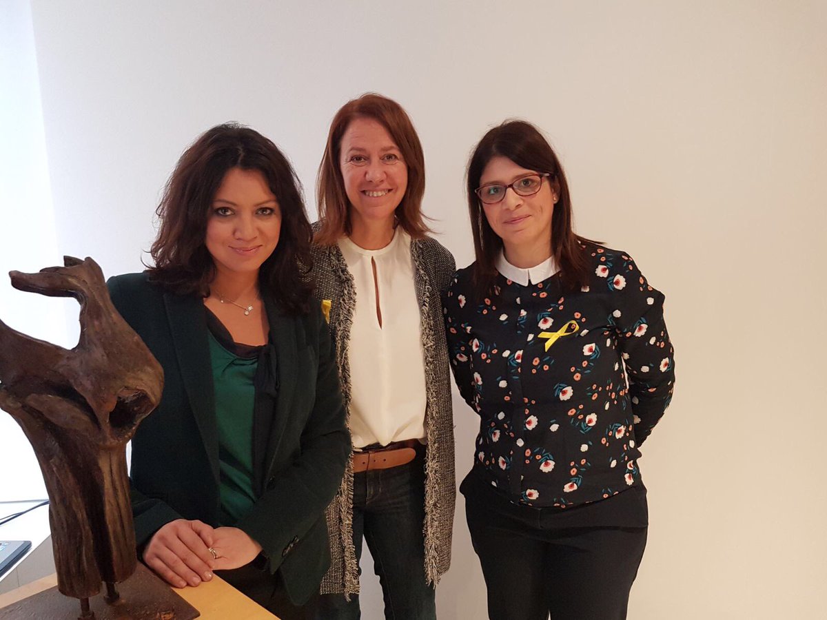 MartaMadrenas's tweet photo. Als premis Molla d'Or, amb @GemmaGeis de @JuntsXCat . Enguany ha guanyat Marcela Topor, dona compromesa en la defensa dels nostres drets i la nostra cultura. Enhorabona @gironainnovacio per l'organització. https://t.co/yeqgjsSBrC