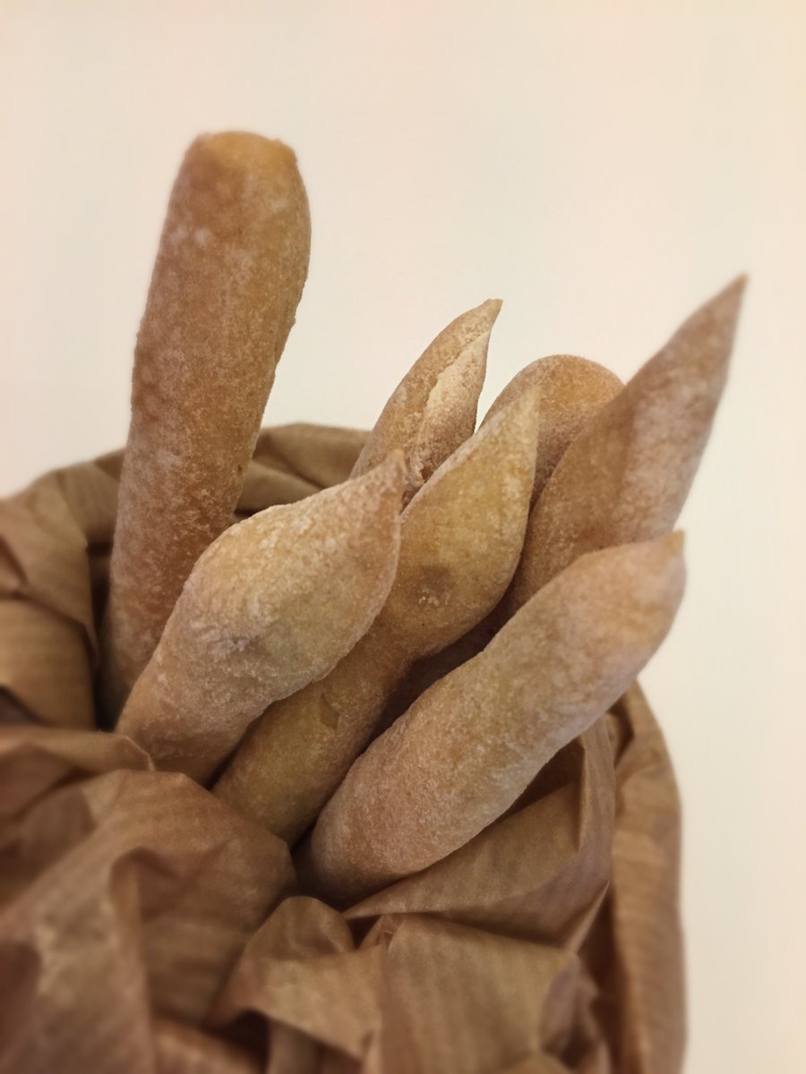 Una de nuestras señas es el pan feo. Porque para ser un referente hay que trabajar con marcas referentes. Marcas como <a href="/panaderia_jesus/">Panadería Jesús</a> ¿Quién dijo que los panaderos no podían ser creativos? Buen trabajo chicos! 

#Innovando #PanaderíaCreativa #PanBonico #de3en3murcia #de3express