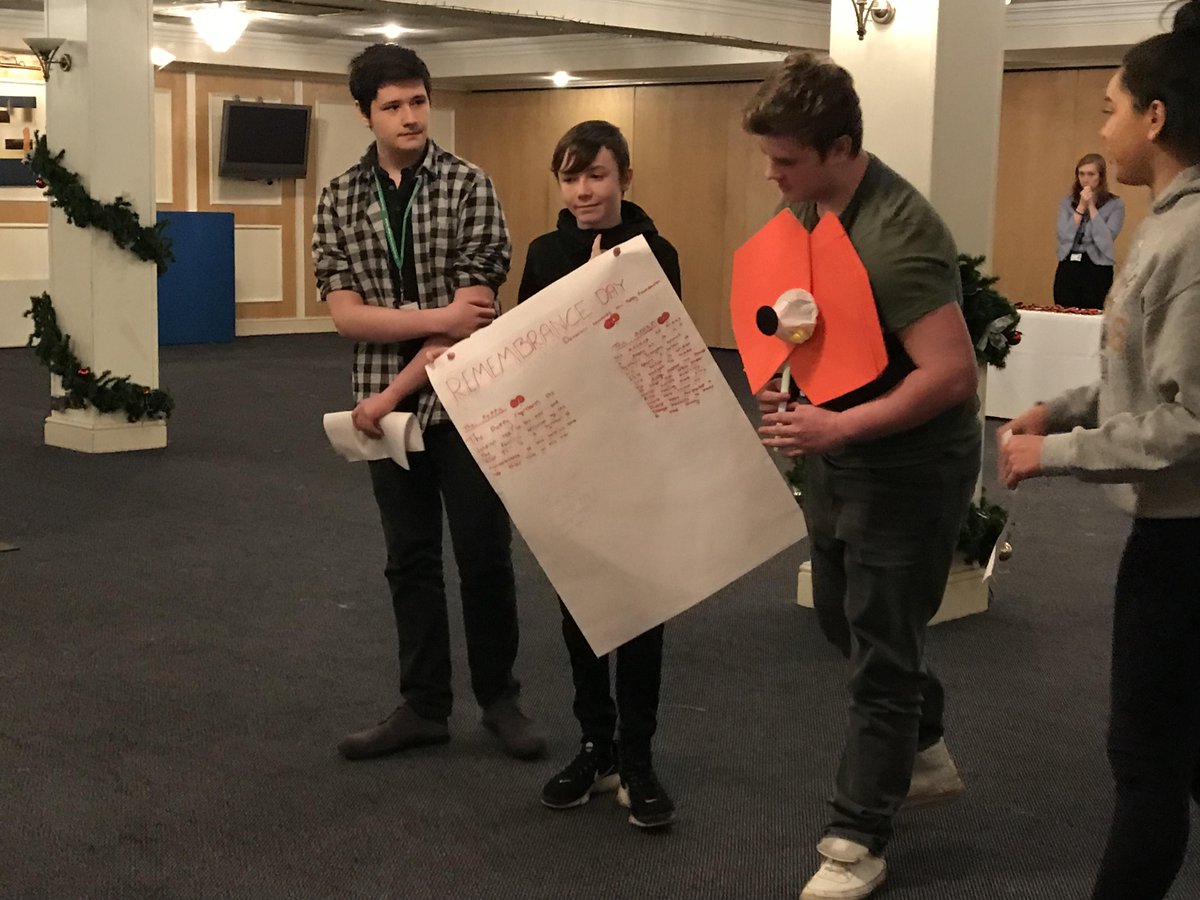 AppStore_SK's tweet photo. . @MarpleSFC ‘s team, the Lawless Lanterns with their beautiful poppy Lantern! #YoungApprentice2017 https://t.co/ZHz5ls71RY