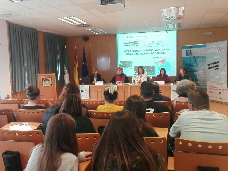 empleaemprende's tweet photo. El Emprendimiento con nombre de mujer desde las CC. Sociales se aborda en #UPOEMPRENDEWEEK de la mano de las Vicedecanas Toñi Coronas y Beatriz Macías https://t.co/I2sQMibT1y
