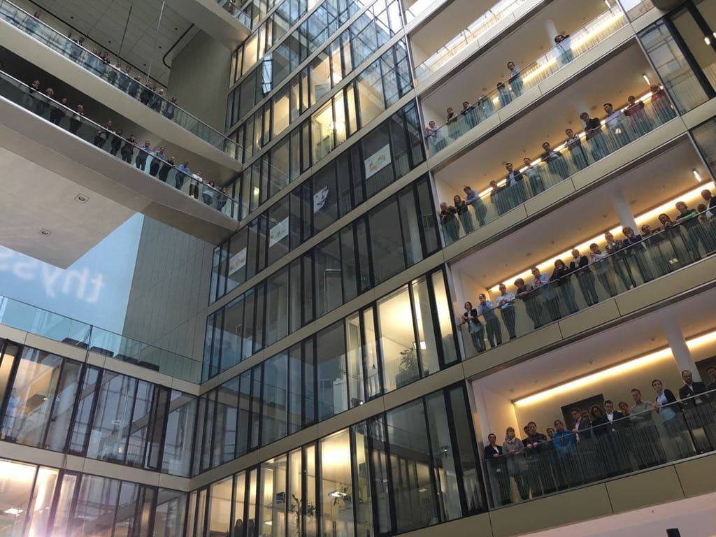 AlexanderWilke's tweet photo. Danke ans ganze Team für die #bpk2017! #WhatsApp-Chat für Journalisten, #Youtube-Livestream, Live-Video-Antworten auf Twitter - Bilanzpressekonferenz 4.0. #thyssenkrupp #digital #communications https://t.co/Vu60oSinhV