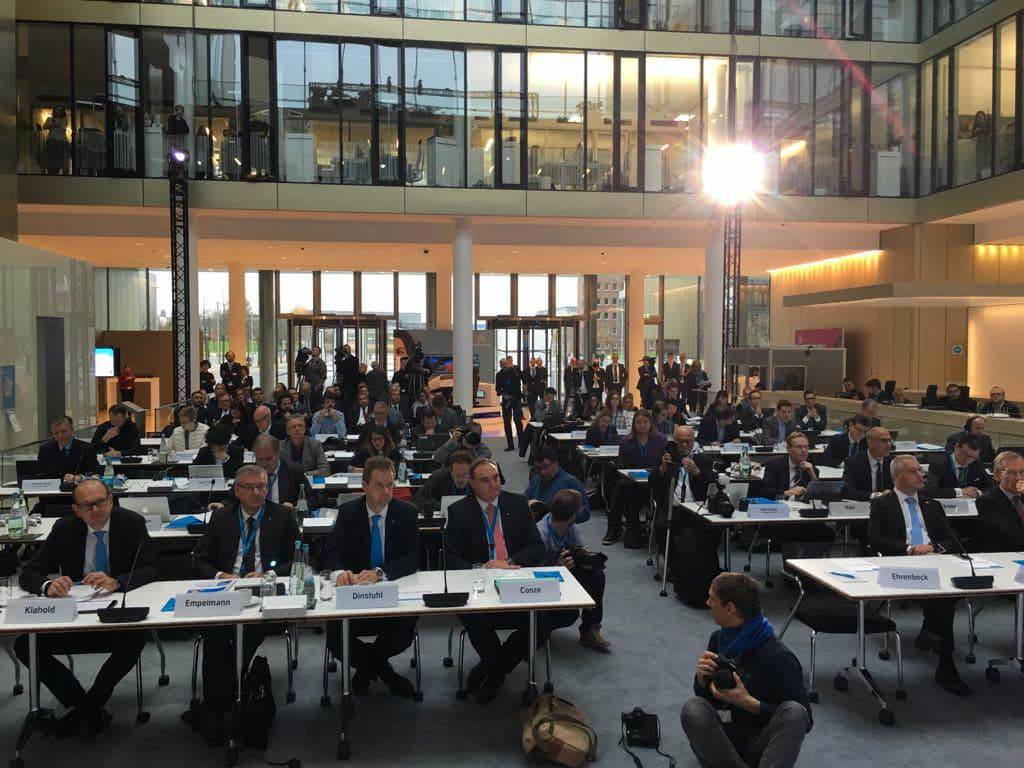 AlexanderWilke's tweet photo. Danke ans ganze Team für die #bpk2017! #WhatsApp-Chat für Journalisten, #Youtube-Livestream, Live-Video-Antworten auf Twitter - Bilanzpressekonferenz 4.0. #thyssenkrupp #digital #communications https://t.co/Vu60oSinhV