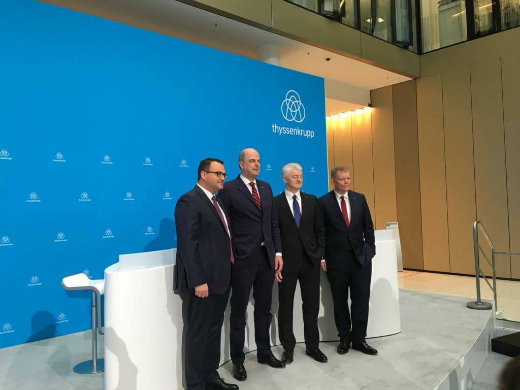 AlexanderWilke's tweet photo. Danke ans ganze Team für die #bpk2017! #WhatsApp-Chat für Journalisten, #Youtube-Livestream, Live-Video-Antworten auf Twitter - Bilanzpressekonferenz 4.0. #thyssenkrupp #digital #communications https://t.co/Vu60oSinhV