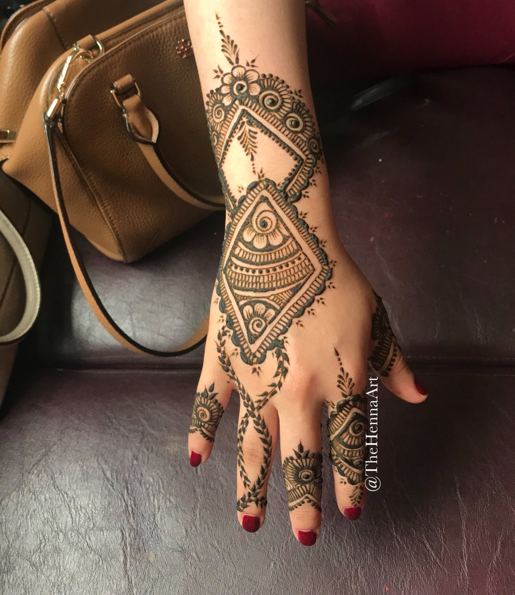 thehennaart's tweet photo. #TheHennaArt #Art #Henna #Bahrain #HennaInBahrain #BodyArt https://t.co/JSrbYNMm3o