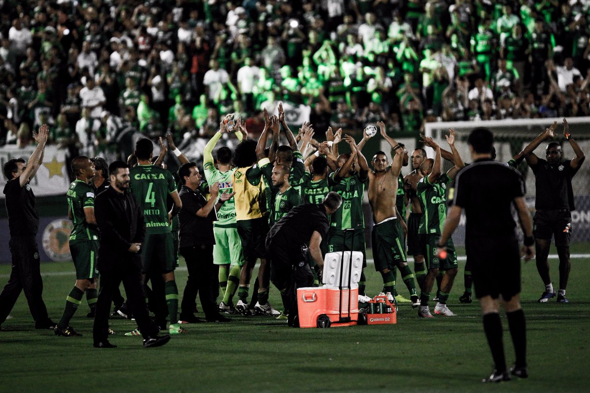 ChapecoenseReal's tweet photo. Histórico! Há um ano, a Chapecoense conquistava, diante do San Lorenzo, vaga à final da Sul-Americana.
#VamosChape #PraSempreChape https://t.co/41ziwIpCxw