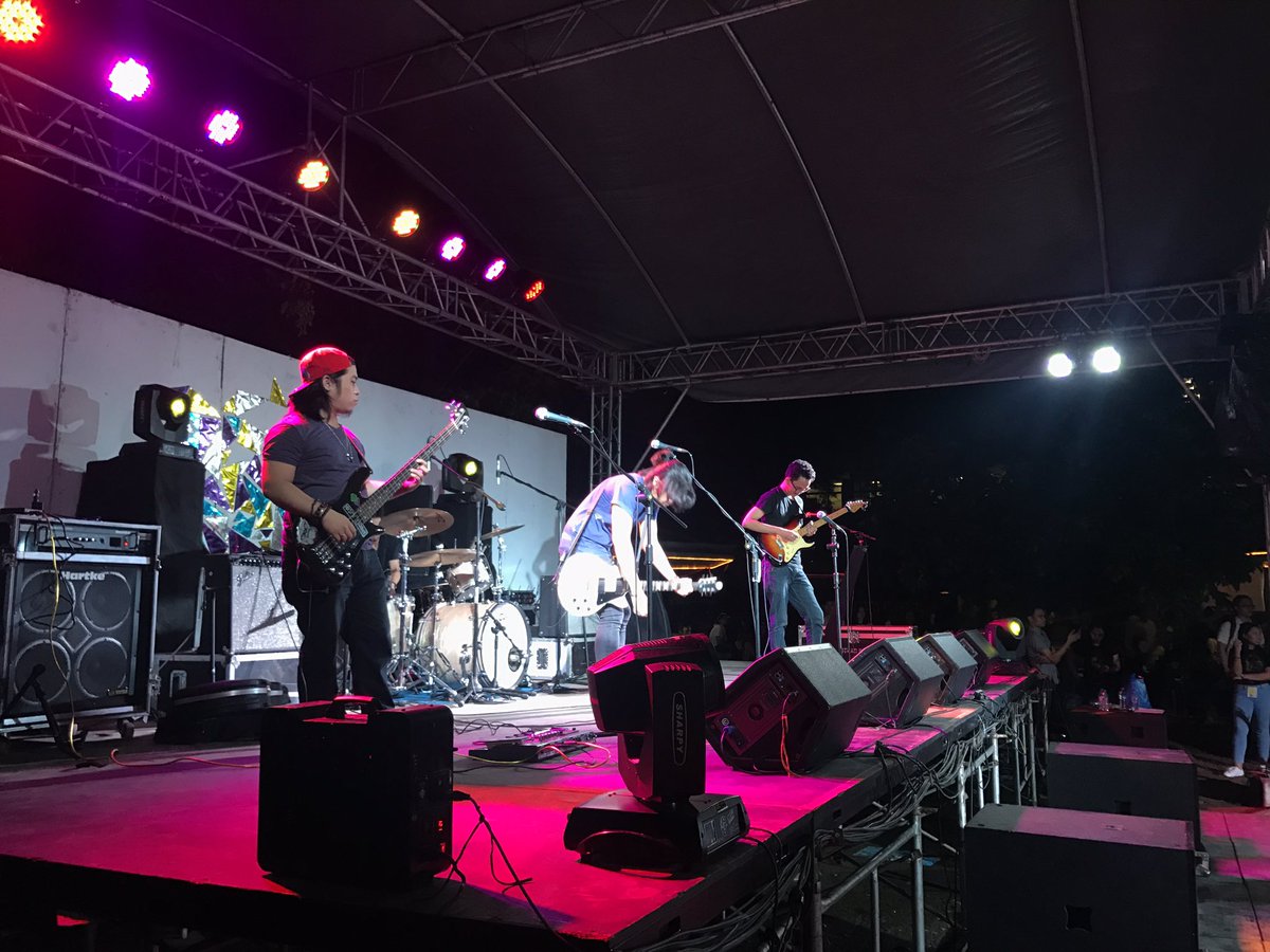 Our guest performers are up next! Fourplay MNL! 

#FUS10N2017
#HIMIGBOTB