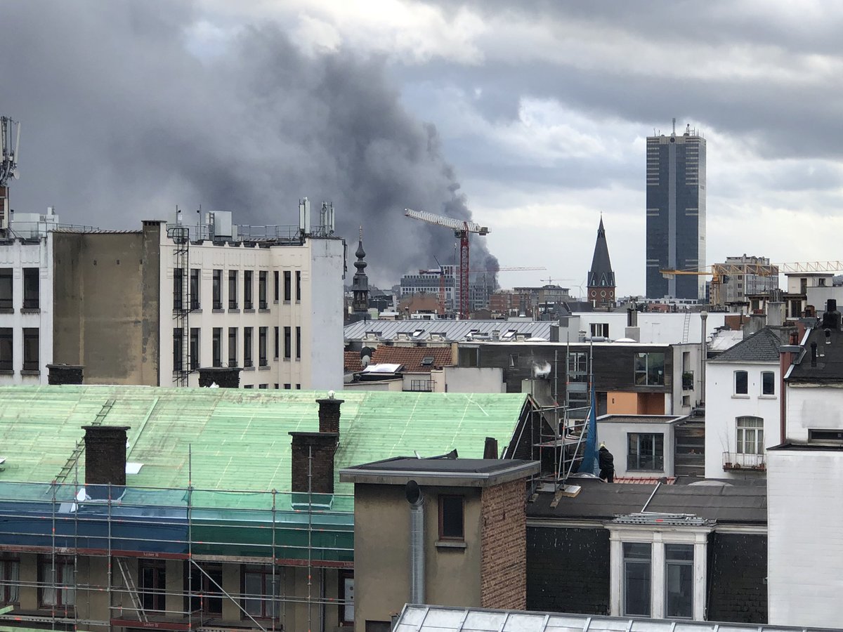 robert_hyatt's tweet photo. Huge fire in #brussels https://t.co/HYwyil8Ros