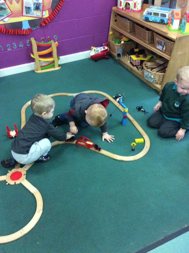 alisonmoore193's tweet photo. An amazing train track &amp; great turn taking happening @TheDistrictCE Little Stars @LisaBellamy13 @MrsHughesx https://t.co/3etWkdDXh9
