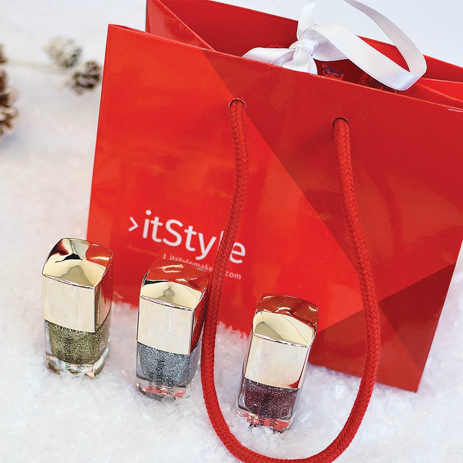 itstylerodez's tweet photo. Vos sacs sont prêts et une nouvelle Collection "Magnifique" concoctée spécialement pour vos accompagner tout ce mois de Décembre pour vos cadeaux et pour vous "magnifier" pour vos soirées itStyle Make Up Mon RDV beauté! #noël #fêtes #cadeaux #itstylemakeup https://t.co/SeB3eZ1Mxk