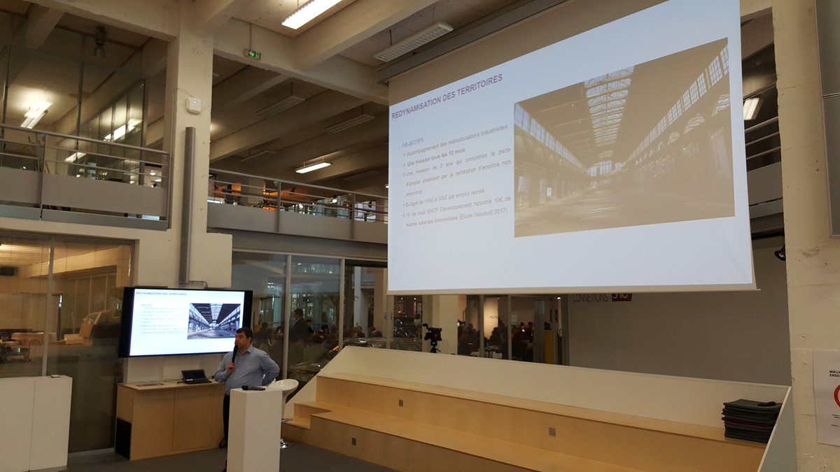 .@cyrilgarnier de <a href="/SNCFDev/">SNCF Développement</a> est l'invité du café de l'#institutgares dans l'auditorium du siège de <a href="/ConnectGares/">SNCF Gares & Connexions</a>. Il nous parle de leur livre #générationFrenchTech ! cc <a href="/FerecFerec/">angelique Ferec</a> <a href="/So_lenne/">Solenne Legros</a> <a href="/WOZNIAKchriste1/">WOZNIAK Christelle 💡✨</a> <a href="/MestreSegolene/">Ségolène Le Mestre</a> @camardbenjamin  <a href="/ConnectGares/">SNCF Gares & Connexions</a> <a href="/mthblr/">Mathieu Belouar</a> <a href="/mariecaroline/">Marie-Caroline Bénézet</a>