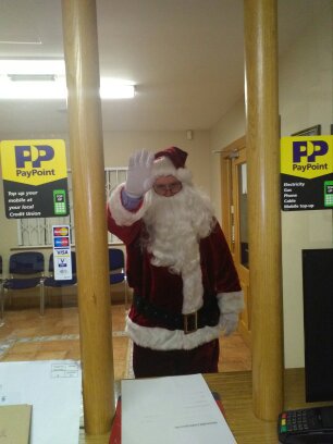 jmrtw1's tweet photo. #creditunions #creditreunion #rememberthismember @creditunionie This Lad is making a very special visit to Glenamaddy Credit Union Saturday 26th November at 1pm.  It is believed that he's in to discuss a 5.5% Home Improvement Loan for his home in the North Pole https://t.co/Y55RYaeXVR