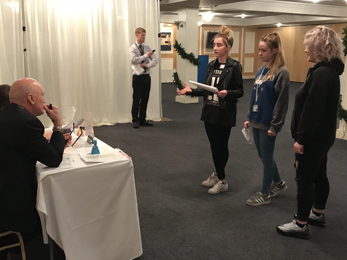 AppStore_SK's tweet photo. Next up, @stock_college βs teams! Team Underbank and Team Trilogy! #YoungApprentice2017 π©π https://t.co/9pGQlmLh8H