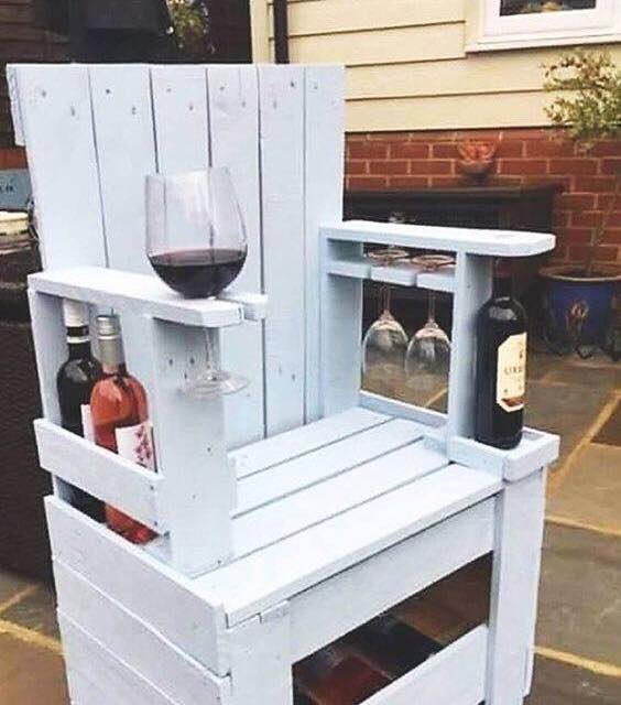 Bereilvino's tweet photo. Per il prossimo #Natale a mia moglie chiederò come regalo questa bellissima sedia da mettere nel salotto... ehm forse è meglio non menzionare il salotto 😂😂 #Accessori #Vino #Arredamento #Winelovers https://t.co/7FtiL6B8YG