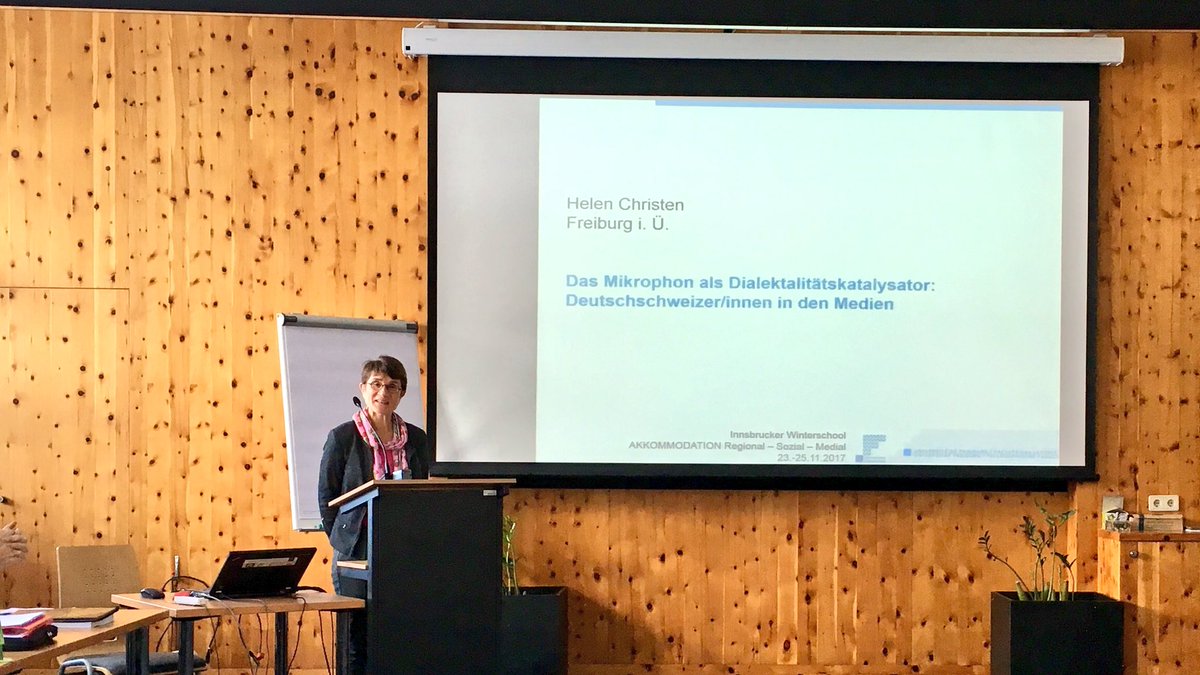 dpfu's tweet photo. Den Anfang macht Helen Christen mit einem Vortrag zur Rolle des Mikrophons als Dialektalitätskatalysator: Deutschschweizer/innen in den Medien #PAL2017 https://t.co/vDpNqES4yE