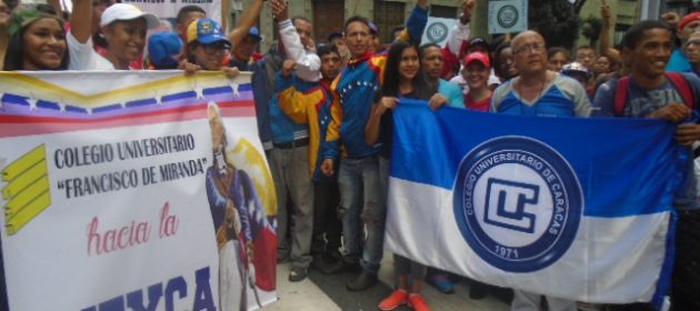 CUC_Oficial's tweet photo. Estudiantes del CUC rumbo a la Universidad Nacional Experimental de Caracas #UNEXCA https://t.co/nk3THb0zwc