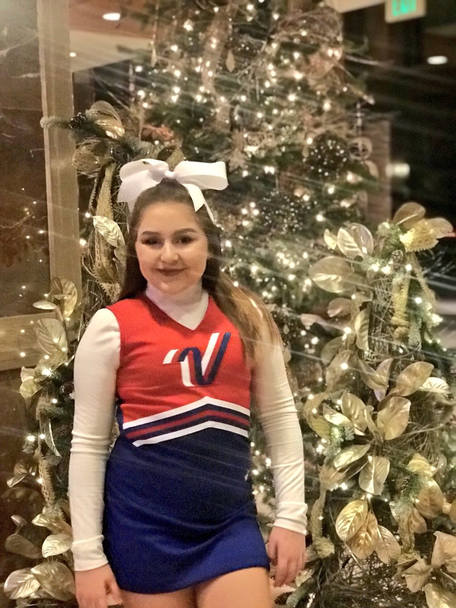 harrysgrpejuice's tweet photo. #Allamerican #Varsityhouston 2017 #APpanther #cheerislife All American , Varsity Spirit Thanksgiving Parade 2017 πβ₯οΈ https://t.co/0i5zCY9Ba7