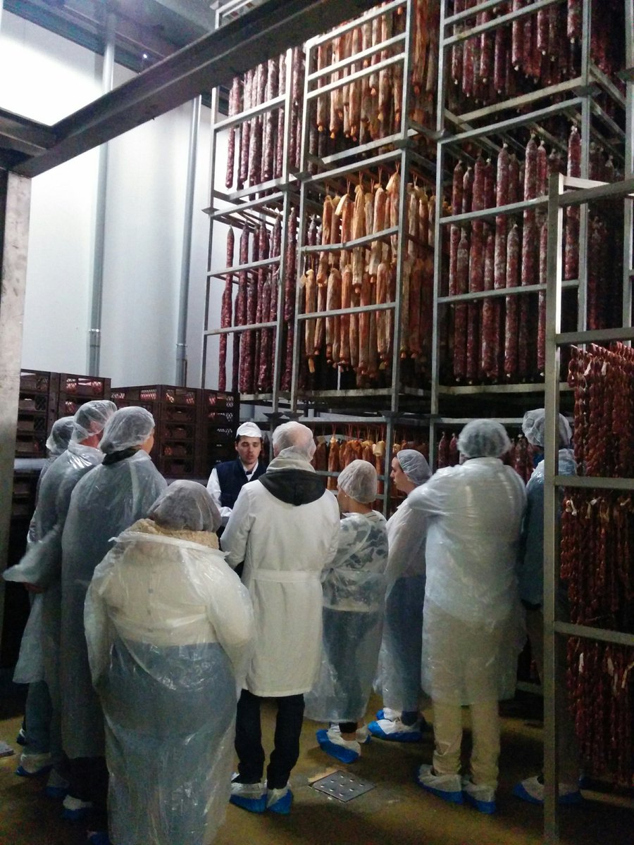 ocupacio_gi's tweet photo. #GironaActua Alumnes del curs "Dependent/a especialitzat" visiten l’empresa @boadas1880 de Girona. Ha sigut una visita molt enriquidora i útil pel seu futur laboral, moltes gràcies! https://t.co/X6d5zpU8fM