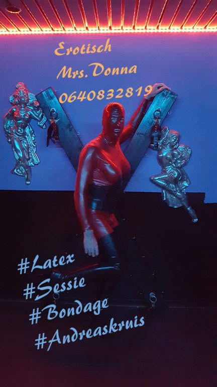 MeesteresDonna's tweet photo. #LATEX #BONDAGE AAN HET #ANDREASKRUIS. 
#SM #FETISJ &amp; #TRAVESTIESTUDIO #DENHAAG. 
https://t.co/ZZsMfm1Yb5 https://t.co/qp07oesPzj