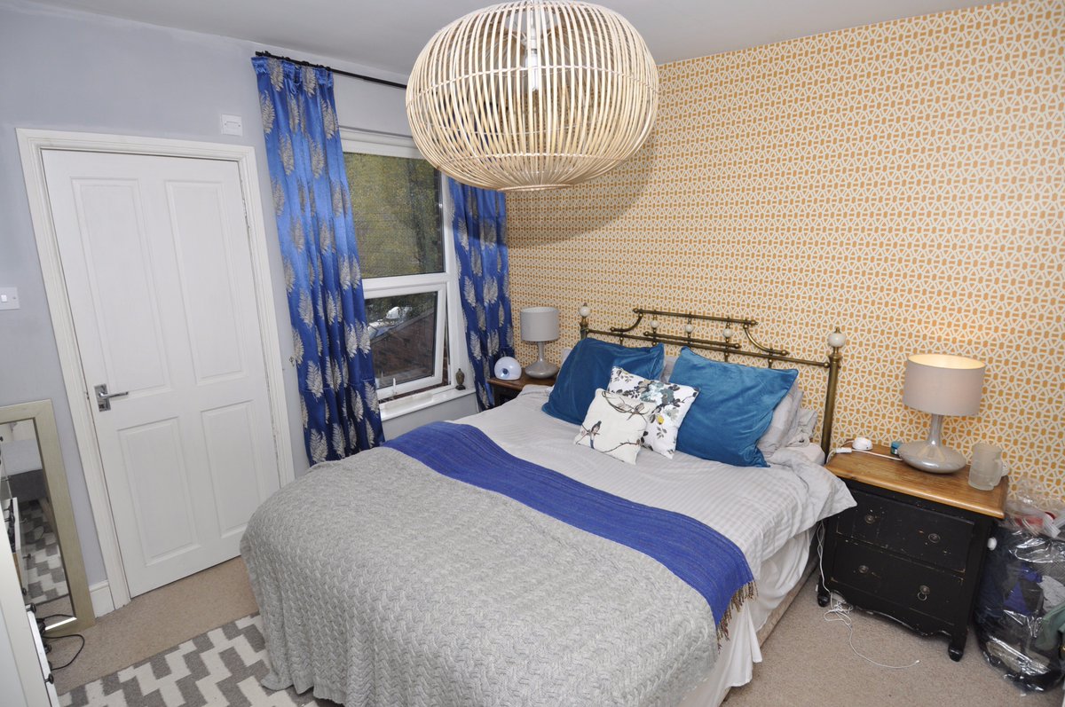 #availablenow in #WestDidsbury this beautiful two bedroom house. Stunning decor, part-furnished and two bathrooms rightmove.co.uk/property-to-re…