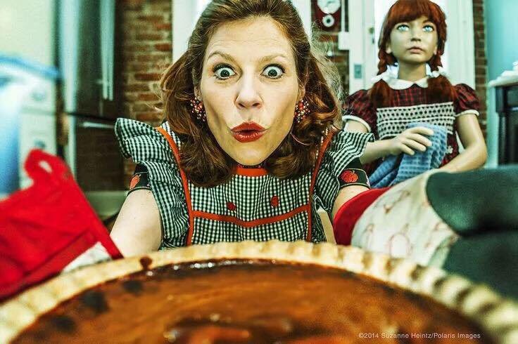 SuzanneHeintz's tweet photo. PUMPKIN PIE. Oh my. #PlayingHouseProject #thanksgiving #pumpkinpie #mannequin #contemporaryart #contemporaryphotography #feministart #lifeonceremoved https://t.co/0MgxguiyvR