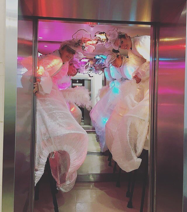 EmJSmith21's tweet photo. Four long legged ladies in the lift!! 🙊 #lightwalkers #stiltwalker #lift #anactabove https://t.co/OKxZ5CjsKt