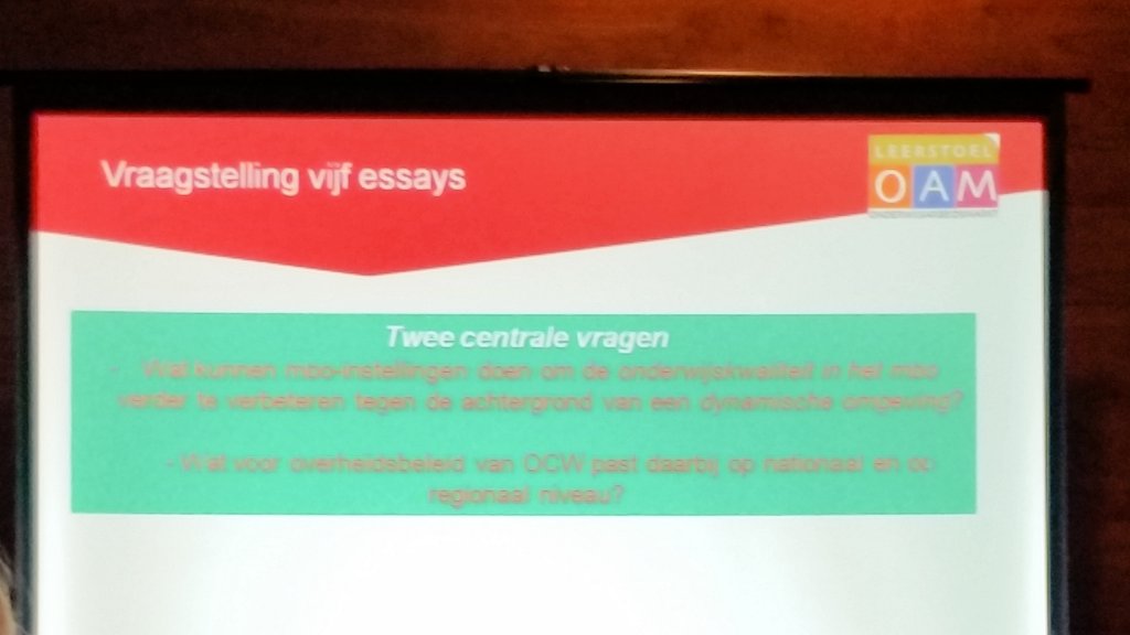 PartnerinLeren's tweet photo. Mooie discussie met @Marcvdrmeer, @EllenKlatter en groep over vraag wat onderwijskundig leiderschap inhoudt en welke rol #mbo zou moeten vervullen. #mbocity https://t.co/7PB5BIhNQX