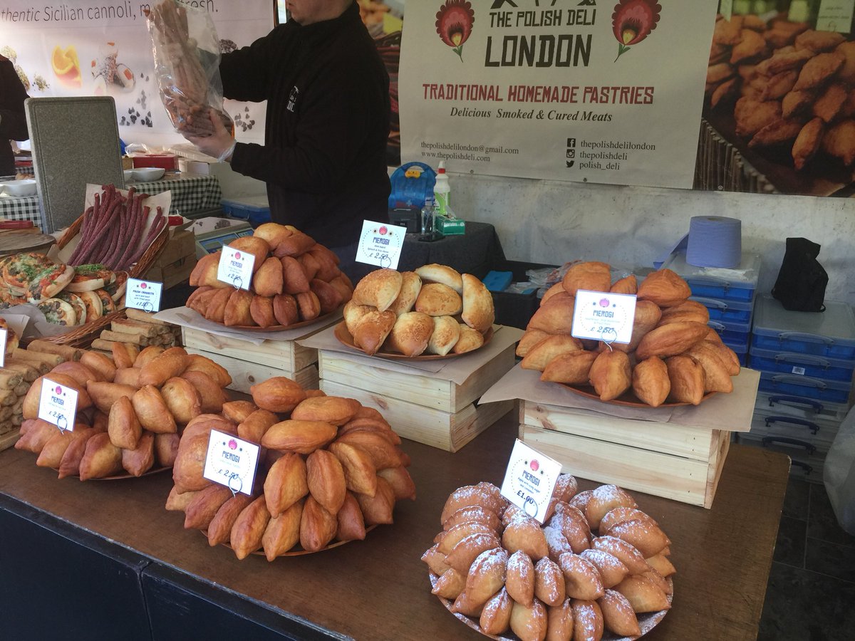 kemilabinjo's tweet photo. Help me! Just finished a meeting. Iβm on my way to another one and then I have to walk pass and smell this deliciousness. #Foodie #realfoodmarket #temptationisreal https://t.co/hHWVeE0x7Z