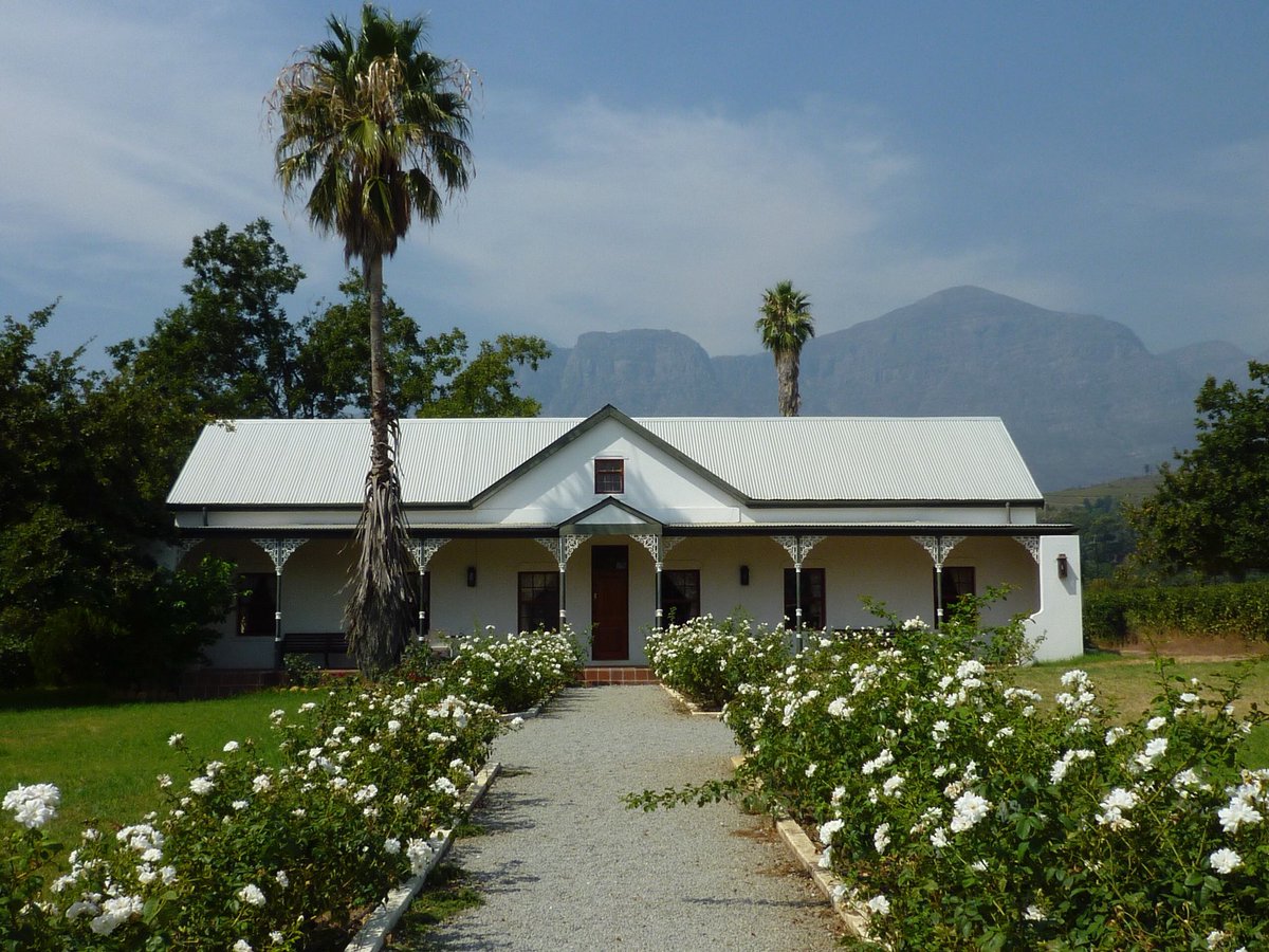 Morgen, vrijdag 24 november, is James McKenzie, eigenaar-wijnmaker vh ZA wijnhuis <a href="/Nabygelegen/">Nabygelegen Wines</a> bij ons in winkel tussen 16-20 uur om zijn wijnen te laten proeven.