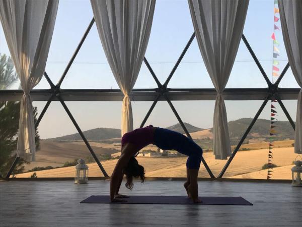 Looking forward to nourishing the body and mind with Abi and Ozlem's combined yoga and vegetarian cooking class tomorrow 🧘‍♀️👩‍🍳 full details here: honesty-group.myshopify.com/collections/co…