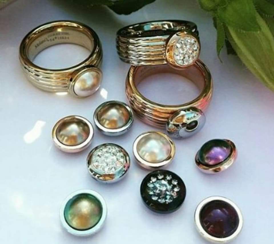 Boho_BeachHouse's tweet photo. Some more pictures of the stunning MelanO range! Which gems will you pick? #MelanO #jewellery #gems #interchangeable. https://t.co/NZx1UpLa2k