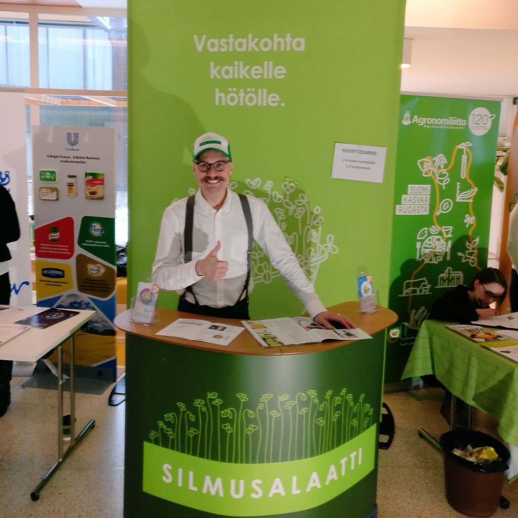 Silmusalaatti's tweet photo. Opiskelijoissa on tulevaisuus. Alan suuret toimijat apajilla, ja toki myös me. #notsofuckedup
#viikkiduunaa #viikkiareena2017 https://t.co/TAfewa7AXE