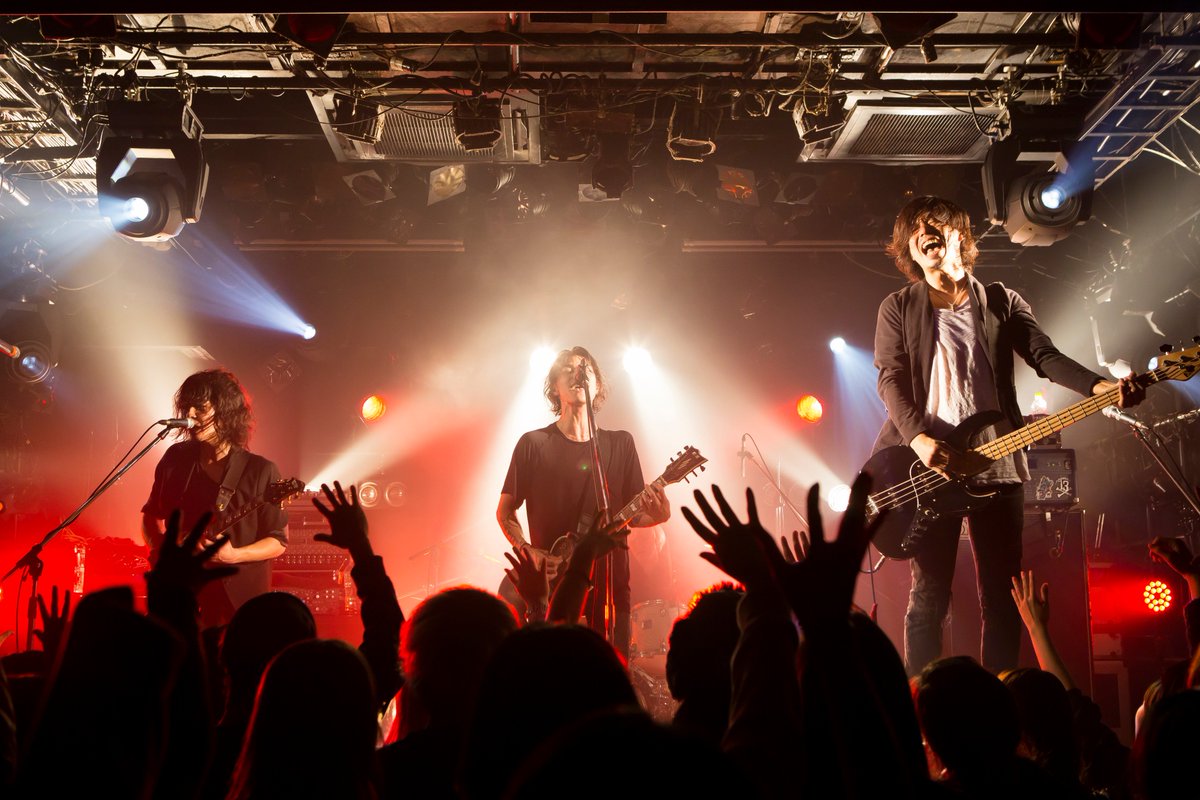 wrongcity_jp's tweet photo. 先日渋谷CYCLONEにて行われた20周年記念イベントのライブ写真をFacebookにてアップしました。
是非みてください。
https://t.co/8tBOtT2YP7
明日は梅田Zeelaにてライブ！
皆さんお待ちしております！！
https://t.co/Nej1F81ysP https://t.co/wWj5jvdMP2