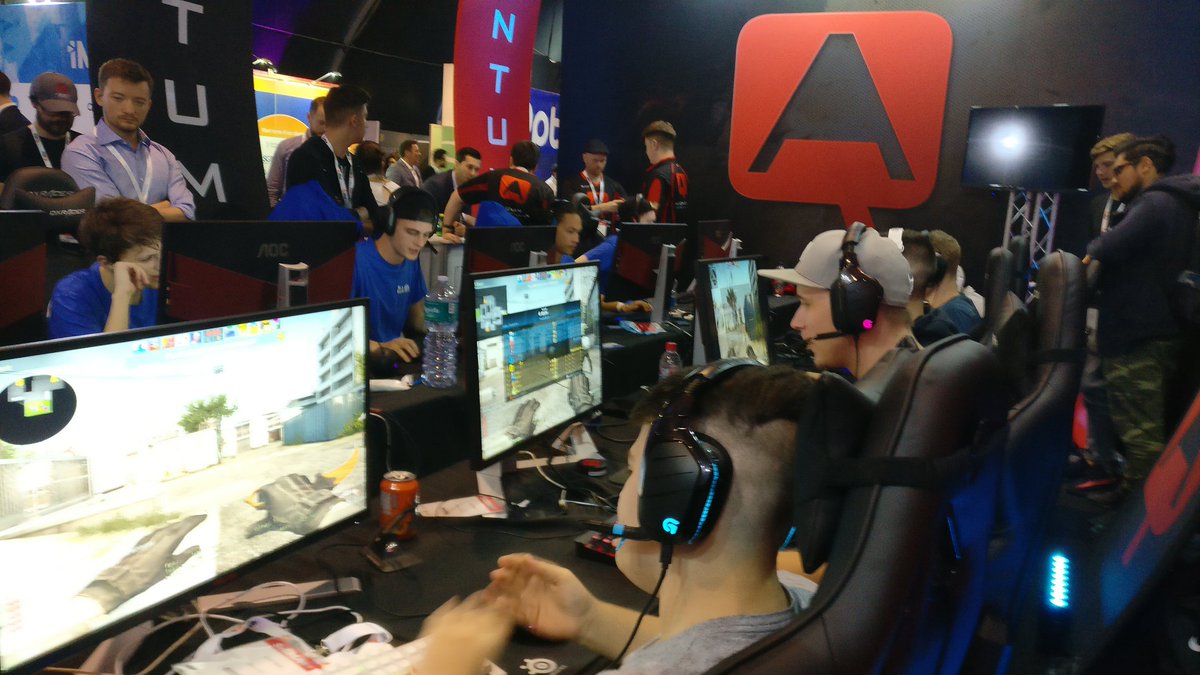 project_eversio's tweet photo. Our new #csgo squad in action at the @AliQuantumAQP tournament at #SiGMA17 https://t.co/3oNPD5TY5p