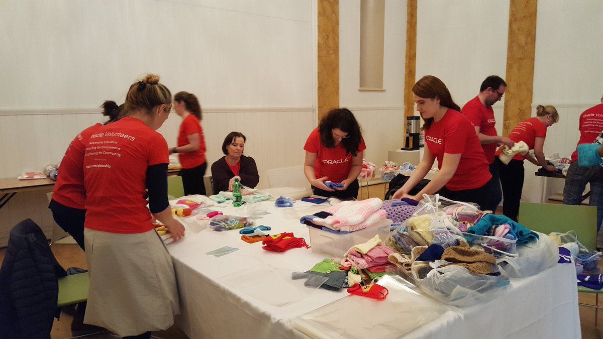 PillarRoom's tweet photo. Thank you to Clare Greenan & the staff of @Oracle who came in to the Pillar Room #RotundaFoundation #NICU #Rotundaknitters this morning to make up our Christmas & New Year Gift Packs for the Rotunda Babies 👶🏻 🎅💕 https://t.co/wLhnv3kgW7
