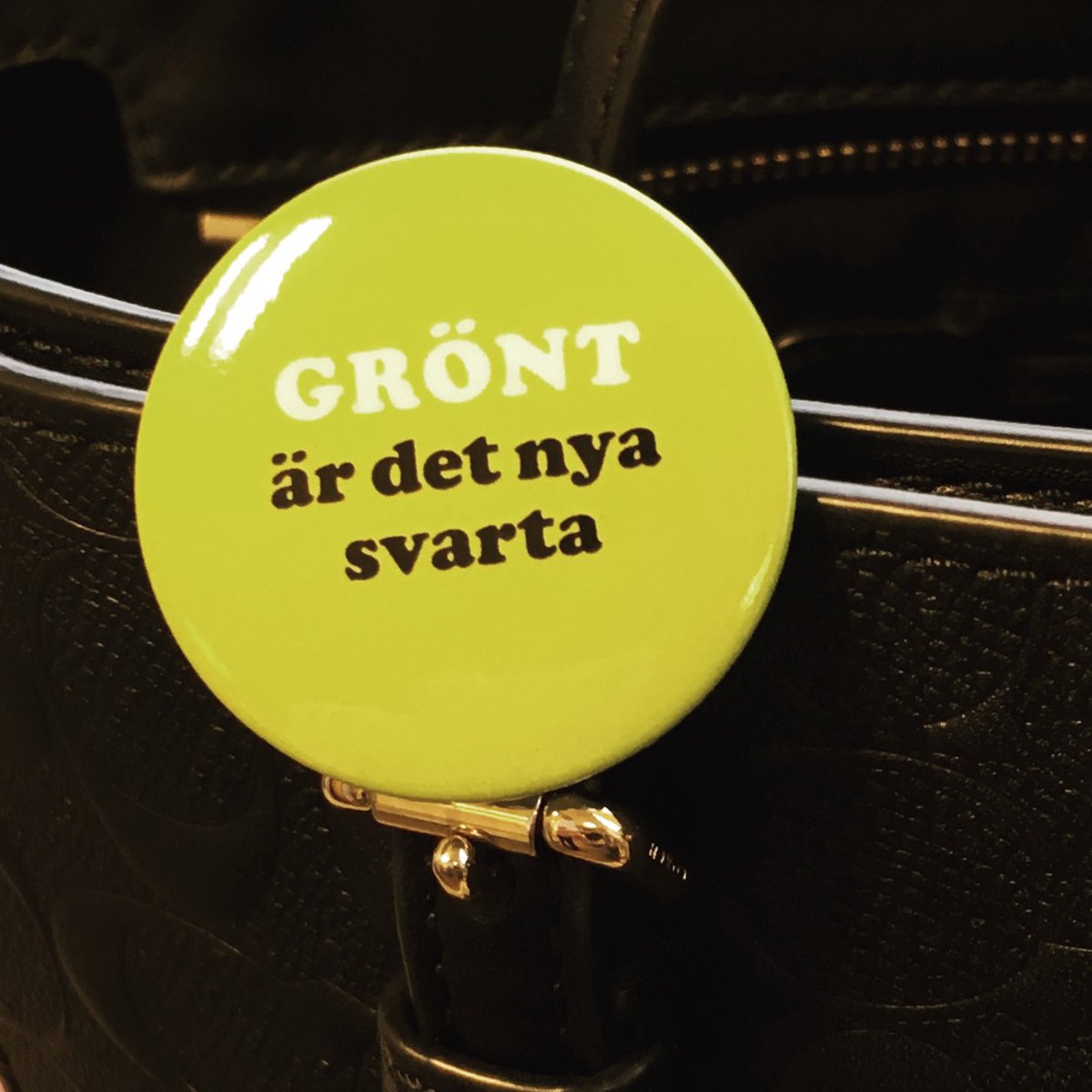 Pin från <a href="/LRFSverige/">LRF</a> ger dubbelt syfte i dessa #BlackFriday-tider. #handlahållbart #vågavägrakonsumtion