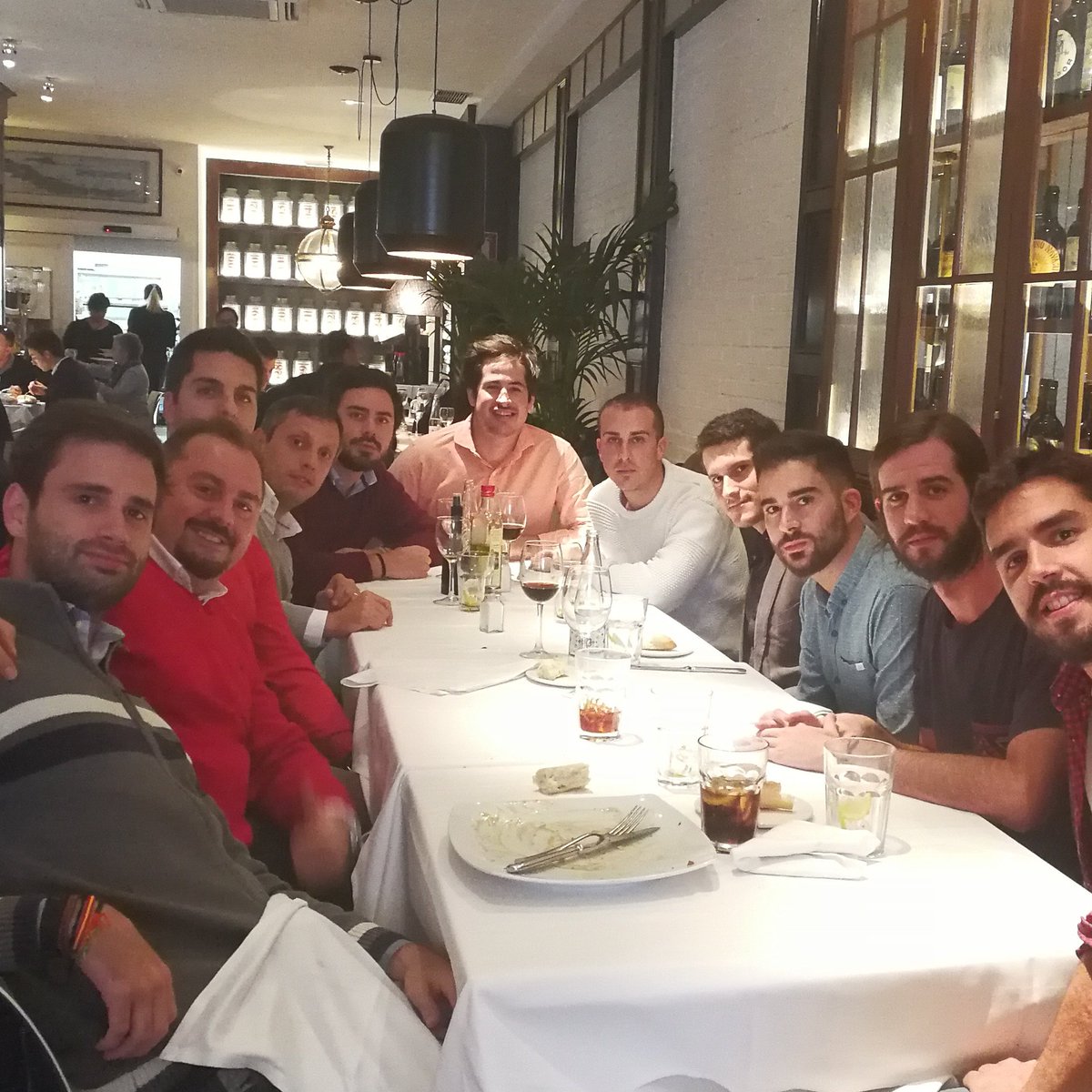 ferrervg's tweet photo. Celebrando el éxito con el equipo de ventas de Housers España! https://t.co/juES4LeFxs