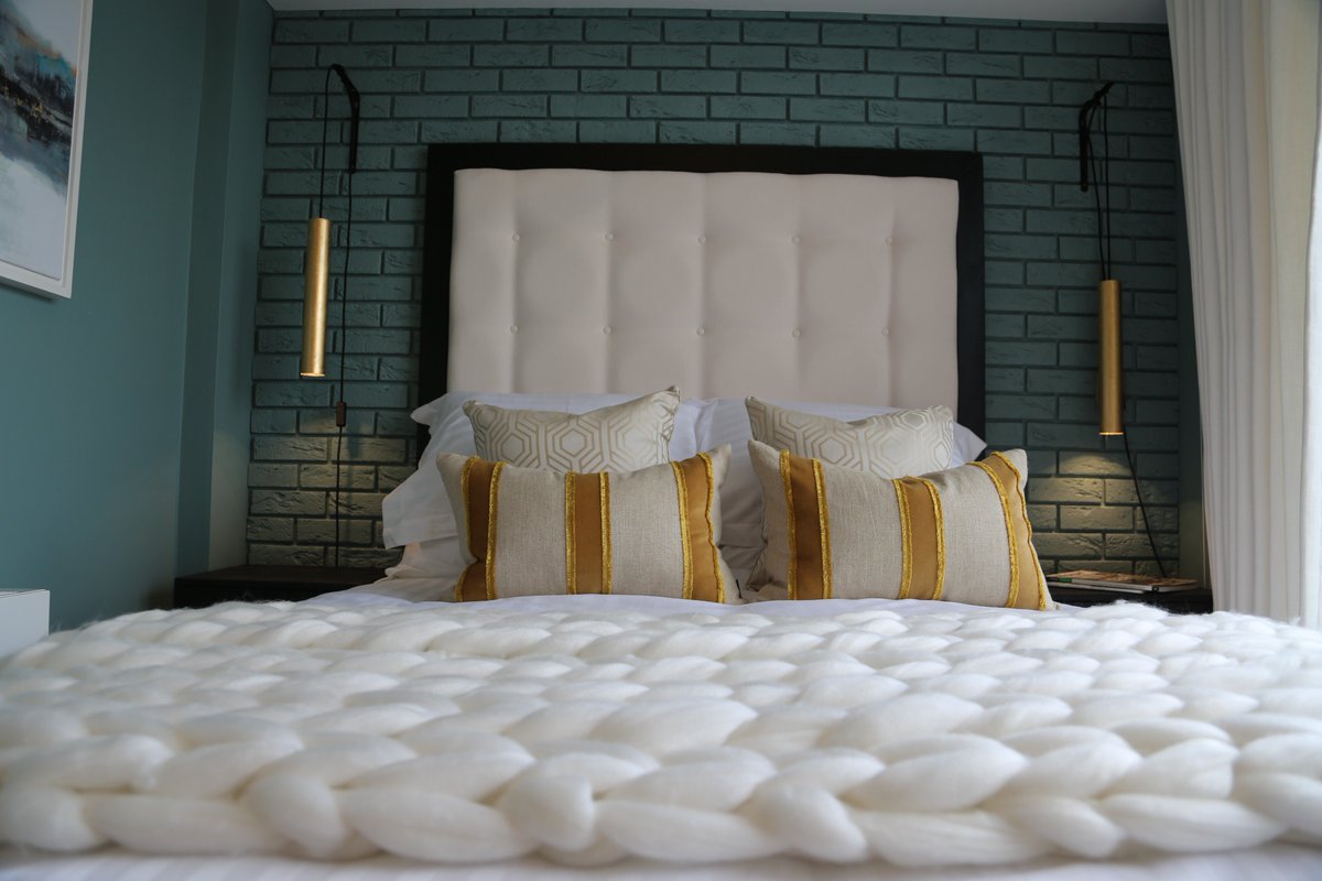ShowhouseTV's tweet photo. It’s our last showdown of the series! Taking us out in style are designers Ciara and Rory at Brook House in Dun Laoghaire. Watch #Showhouse on Tues 9pm @TV3Ireland with @NevilleKnott and @LlewelynBowen https://t.co/sxk4ND0Pz3