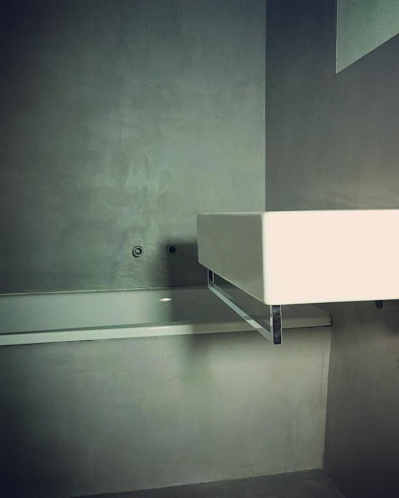 Raumwerkbyme's tweet photo. #firstlook #gettingstarted #mounting the nice things #moretocome #betoncire @duravit #veroair #kaldewei @grohe_nordics @grohenl #bad #badezimmer #bathroom #bathroomdesign #notiles #pure and #raw #architektur #architecture #craftsman #craftsmanship #raumw… https://t.co/cZHvR0BjSN https://t.co/Lm4bHGxGlR