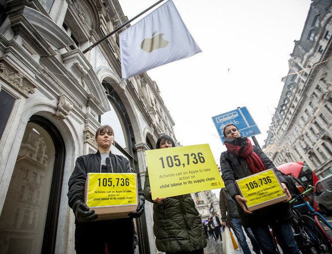 THANK YOU! This week we handed Apple 105,736 signatures urging them to tackle child labour in their supply chain. Thanks to your successful campaigning, Apple is starting to act, but companies like <a href="/Microsoft/">Microsoft</a> @Groupe_Renault are still lagging way behind