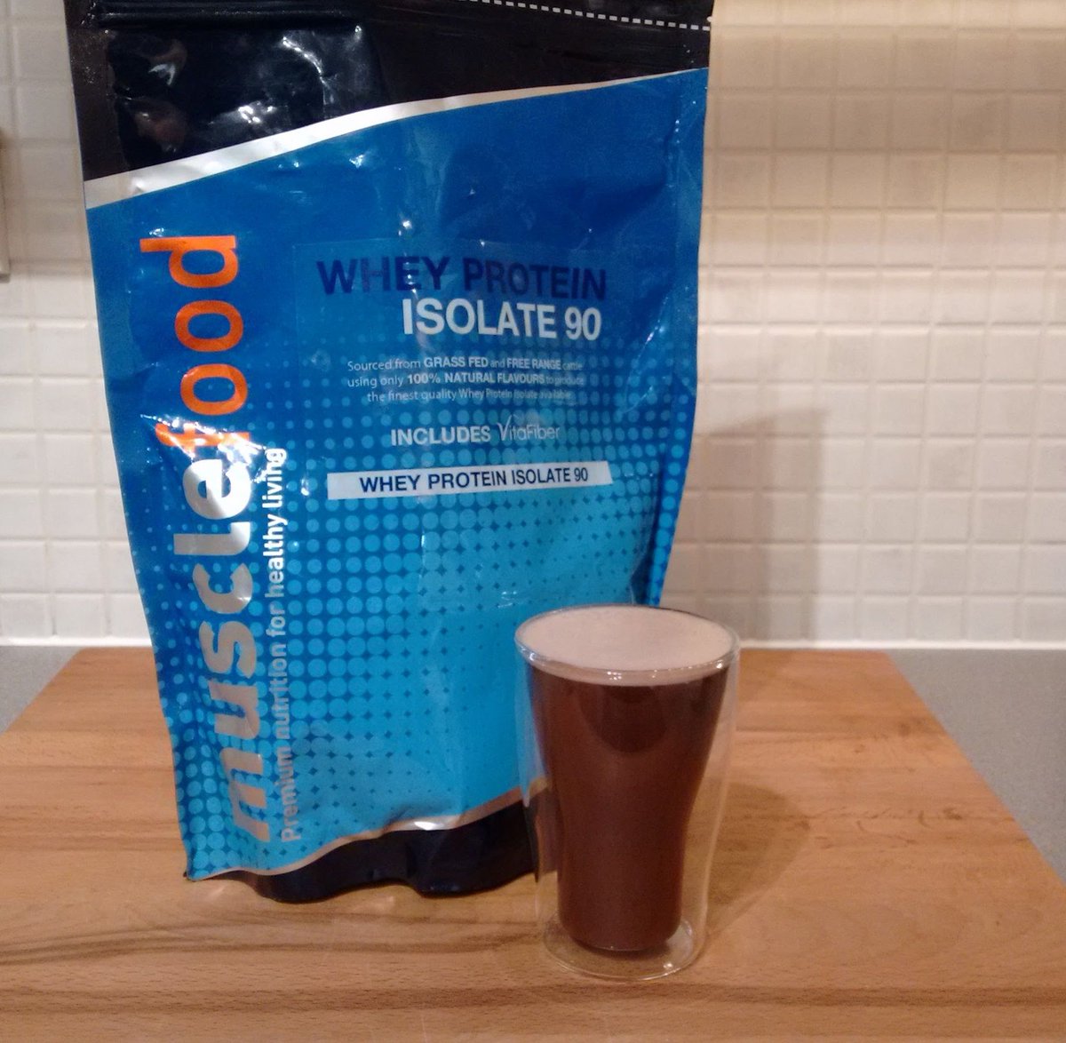 MuscleFoodDE's tweet photo. 1 kg bestes Whey Protein Isolate 90 für NUR 5,49 € (= gleicher Preis wie 250 g). NUR HEUTE...hier gehts zum Angebot: https://t.co/oZy0sA5X0D #blackfriday https://t.co/4Errb6IJ7M