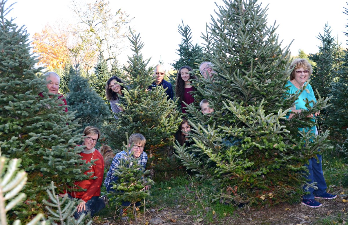 darlingtreefarm's tweet photo. From all of us at Darling's Tree Farm, have a Happy Thanksgiving! https://t.co/aVeeW0Cfcd