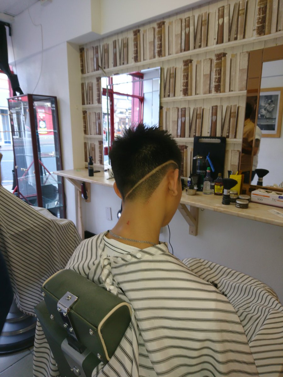 BarberD86's tweet photo. #britishmasterbarbers #dazzlersreloaded #wahlprouk #apothecary87 #barberevomagazine https://t.co/Ug6Os1I10j
